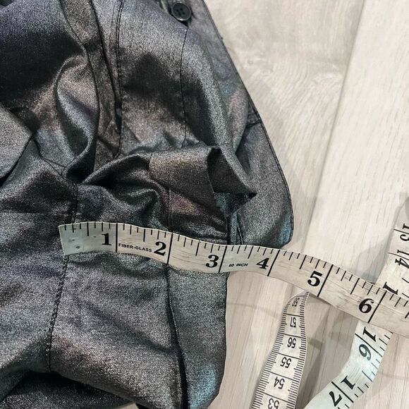 Urban Outfitters Carleton Metallic
High Rise Short size 8 - Picture 5 of 7